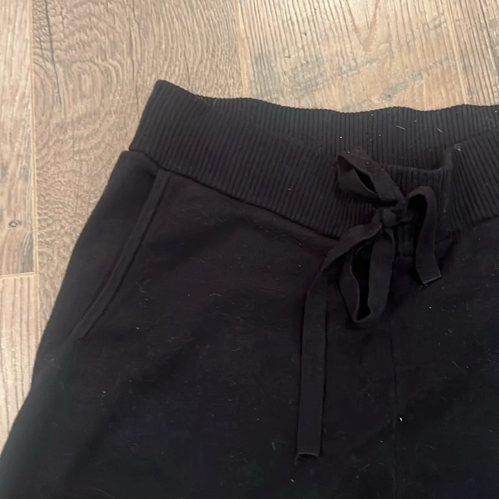 Minnie Rose Woman’s Black Sweatpants Size Extra Small - Picture 3 of 6